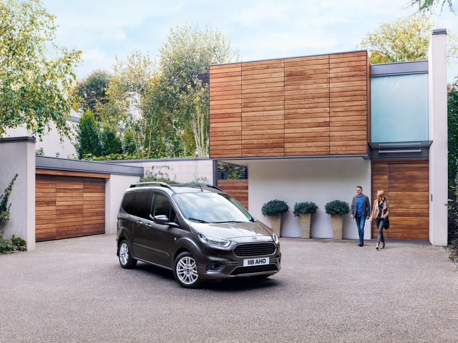  Ford Tourneo Courier 2018 года  (WW) (фото 3 из 8)